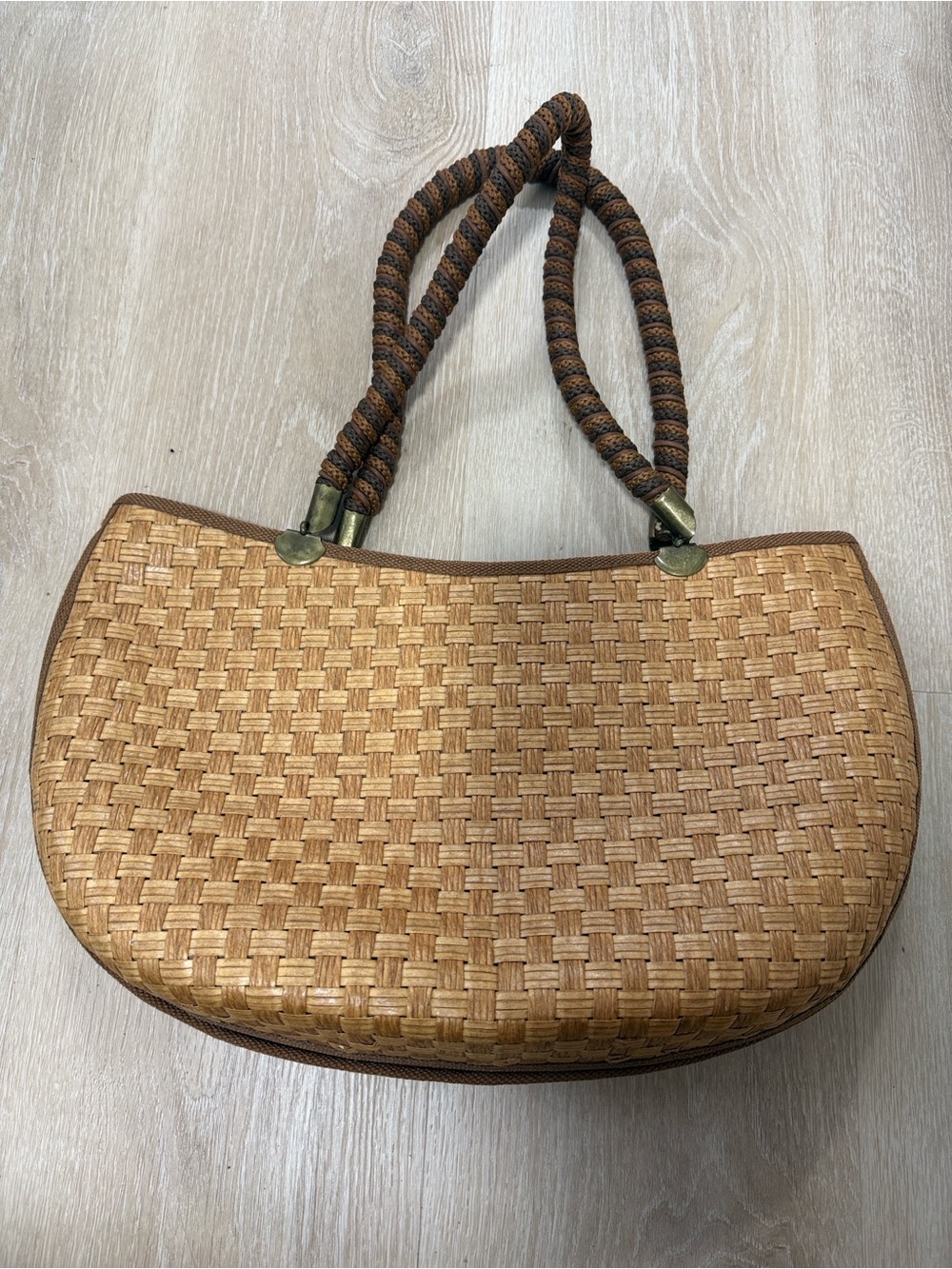 Vintage Woven Strawe Shoulder Bag in Tan with Brown Rope Handles